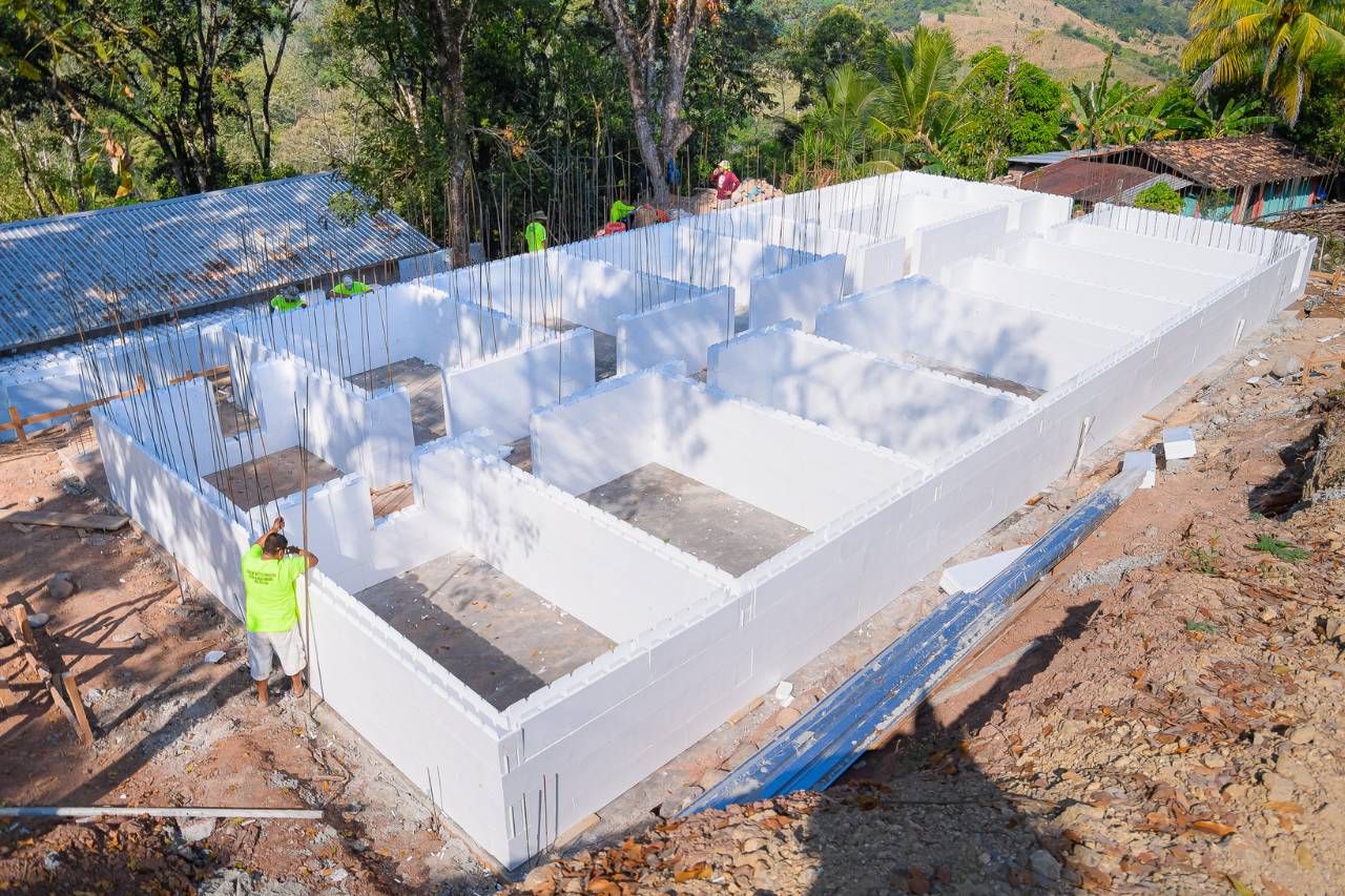 Proyecto habitacional y comunitario desarrollado con apoyo de Formas Térmicas e International Hope Builders en Honduras.